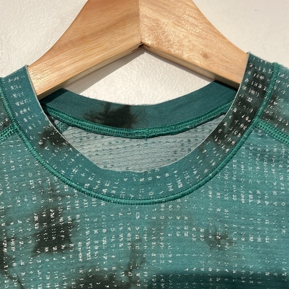 Lululemon Metal Vent  Tech Short Sleeve Shirt in marble dye - size XS - Picture 7 of 10